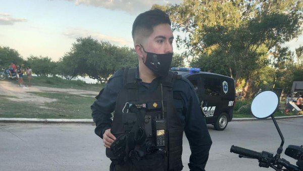santiago-del-estero-un-policia-rescato-a-dos-hermanos-que-se-ahogaban-en-el-rio-dulce