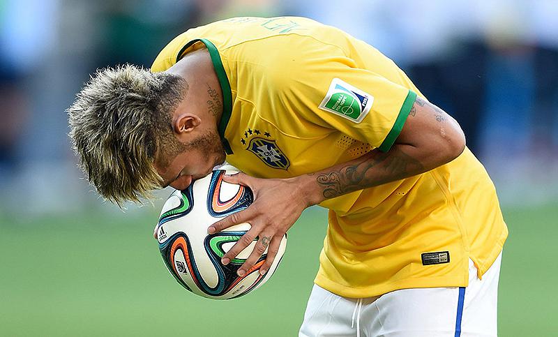 Neymar-besando-pelota