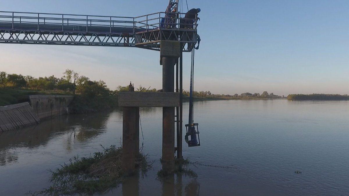 aguas-santafesinas-instalan-una-bomba-el-rio-colastine