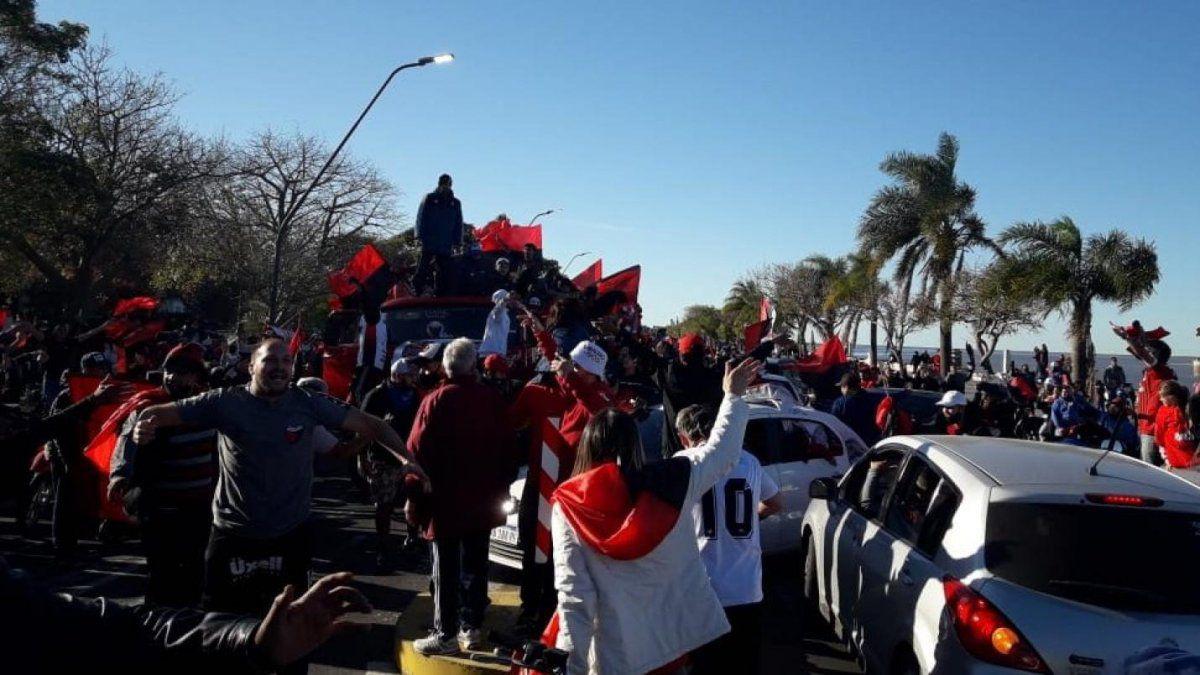 caravana-hinchas-colon
