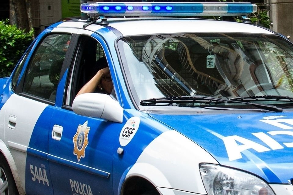 POLICIA