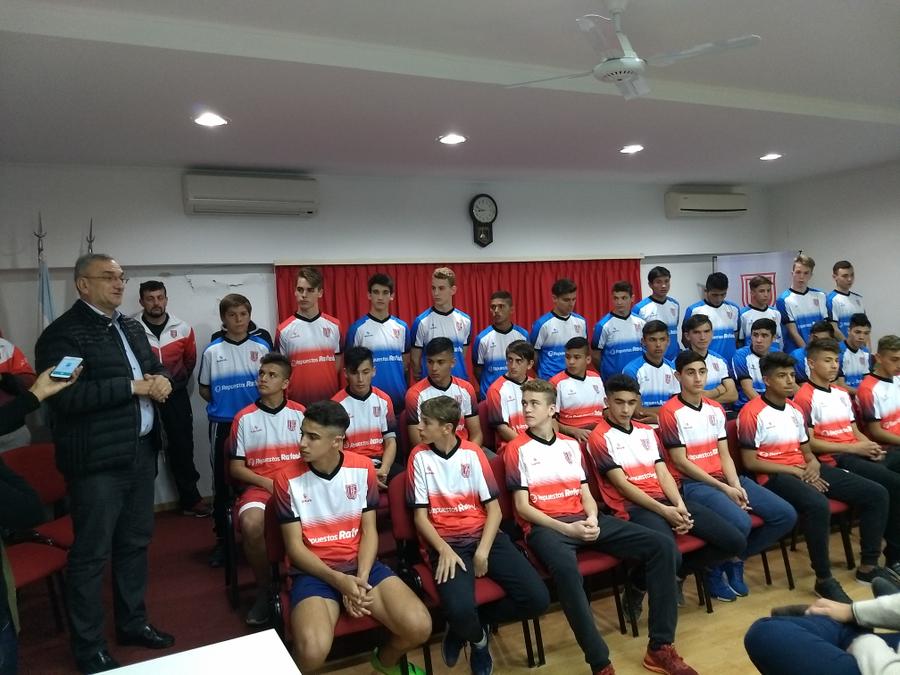 Calvo junto al sub 15 LRF