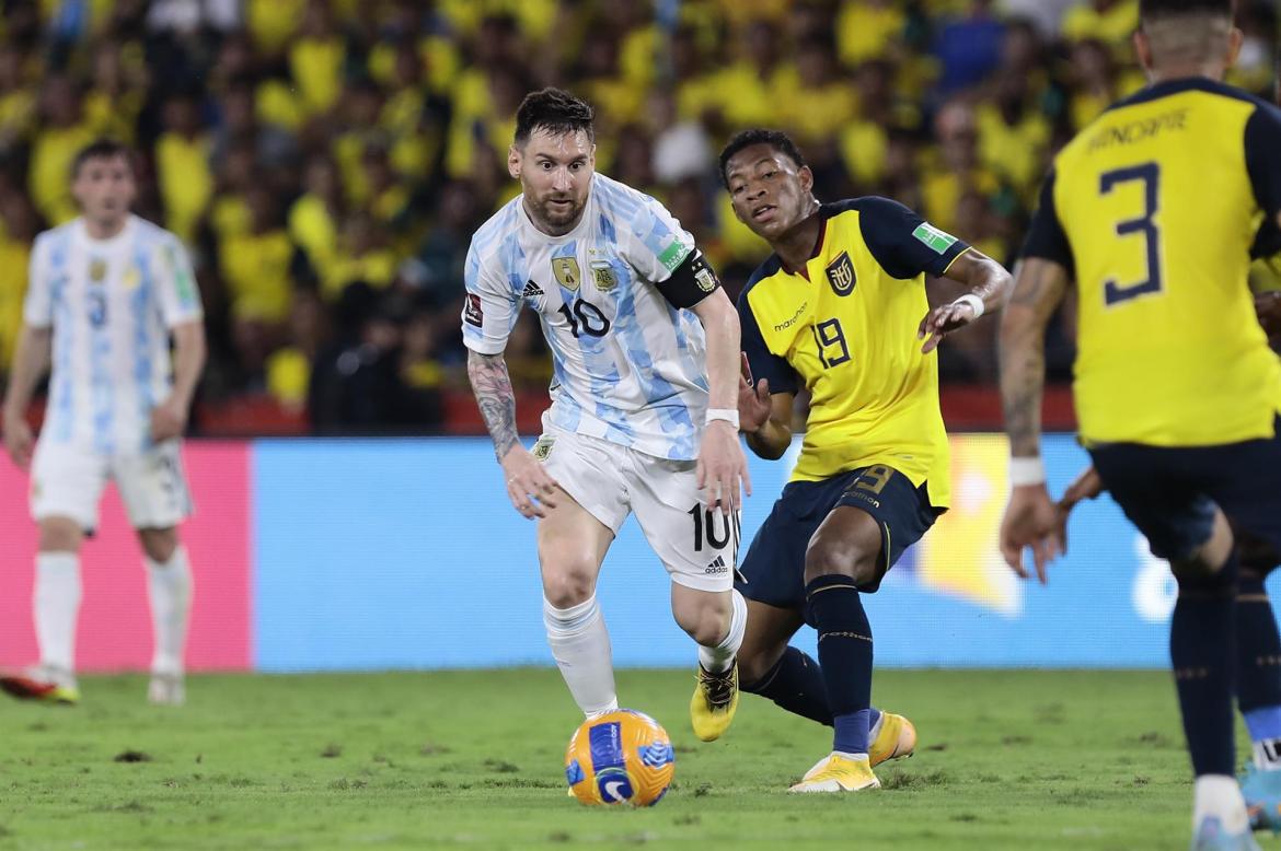 a-la-argentina-se-le-escapo-el-triunfo-en-el-final-y-termino-igualando-con-ecuador