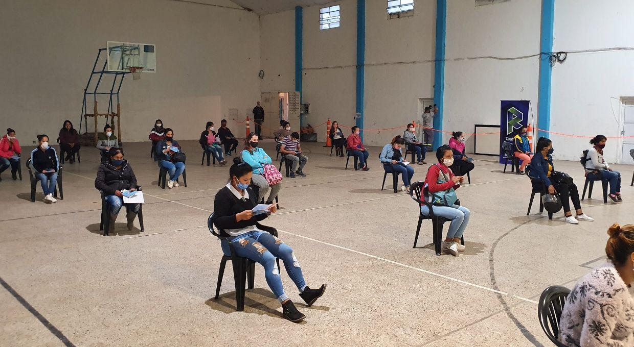 Las-presentacion-son-herramientas-deunicacin-que-pueden-usarse-en-demostraciones-conferencias-discursos-informes-etc.-Por-lo-general-se-presentan-ante-un-público.-4