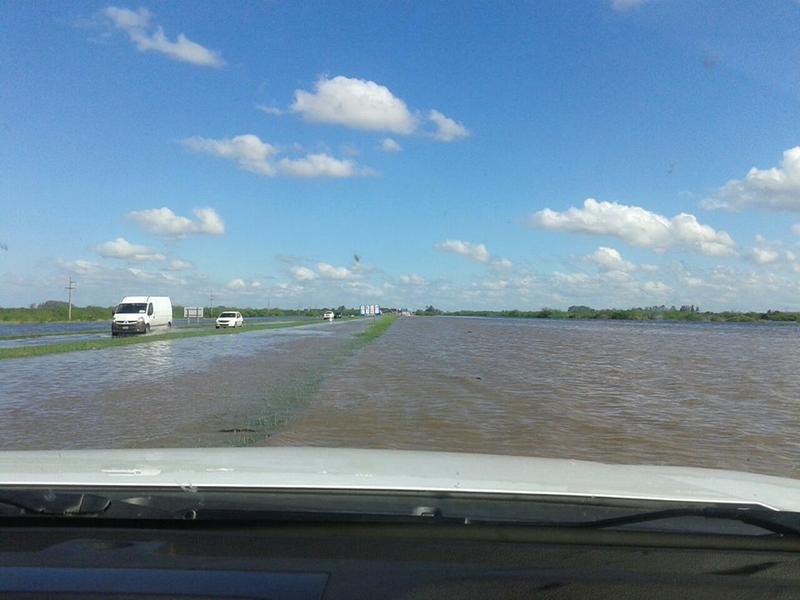 Autopista Rosario Santa Fe inundada