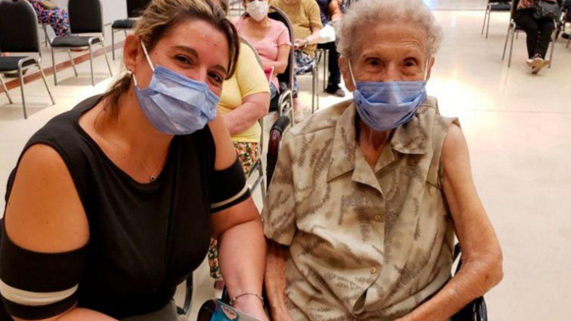 elena-pisani-tiene-100-anos-y-recibio-su-vacuna-sputnik-v