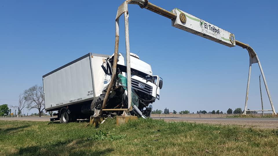 accidente-camion-cartel-el-trebol-main-2